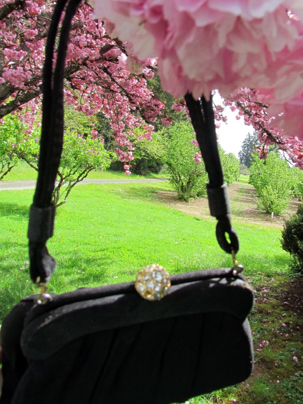 ANTIQUE PURSE, SMALL BLACK w RHINESTONE KNOB CLOSURE, VICTORIAN TO 1940s VINTAGE - Picture 6 of 7